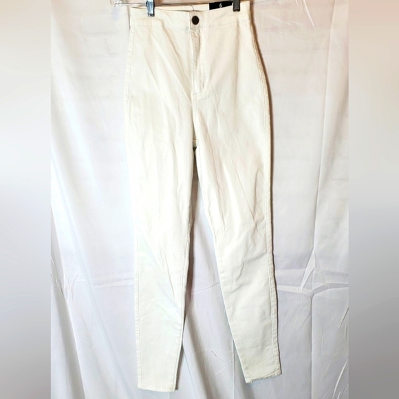 Fashion Nova Luxe Ultra High Waist White Jeans in Size 5 NWT - Picture 1 of 4